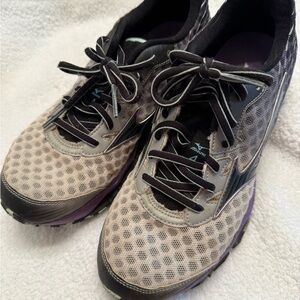 Mizuno Wave Women's Running Shoes - Gray, Black, and Purple. Size 8